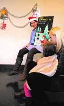 Animatrice animant le spectacle de noël Nino à l'hopital 