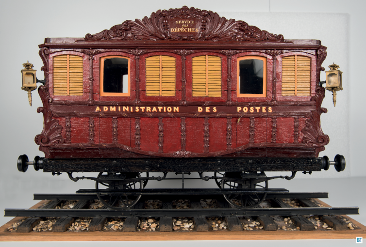 Prévot, maquettiste décorateur -Modèle réduit du wagon-poste Paris-Rouen 1845