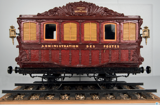 Modèle réduit du wagon-poste Paris-Rouen 1845 - Prévot, maquettiste décorateur