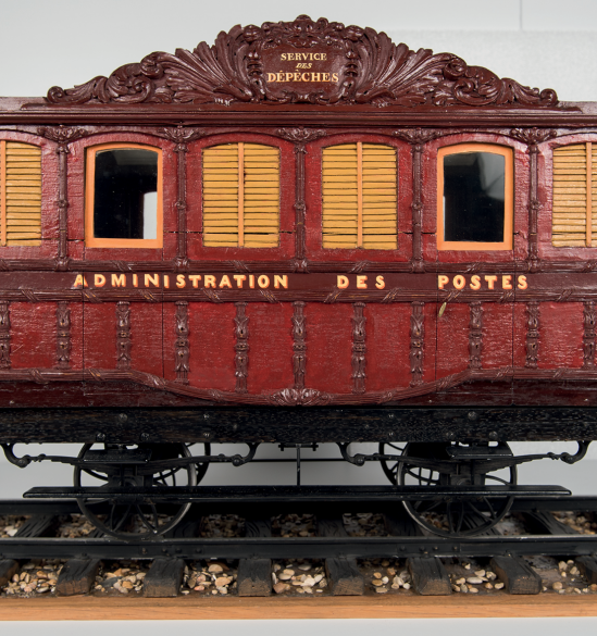 Modèle réduit du wagon-poste Paris-Rouen 1845 - Prévot, maquettiste décorateur