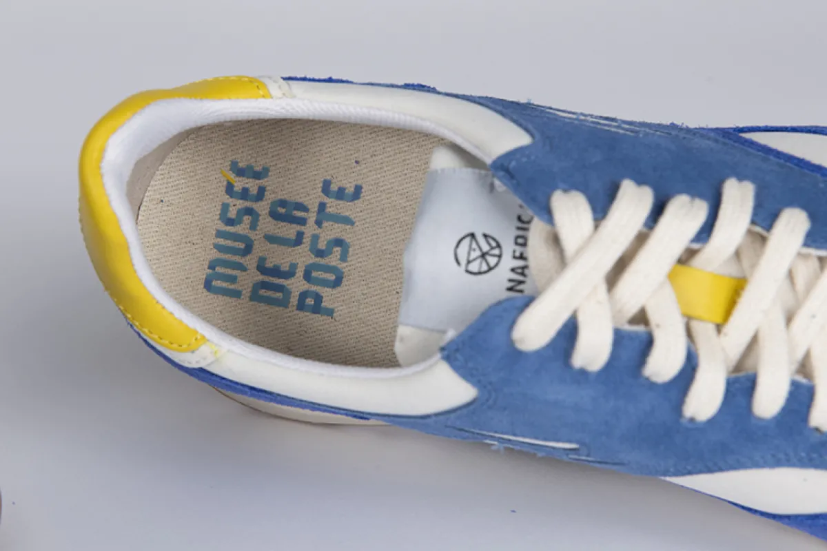 Vue 3 – chaussures bleues
