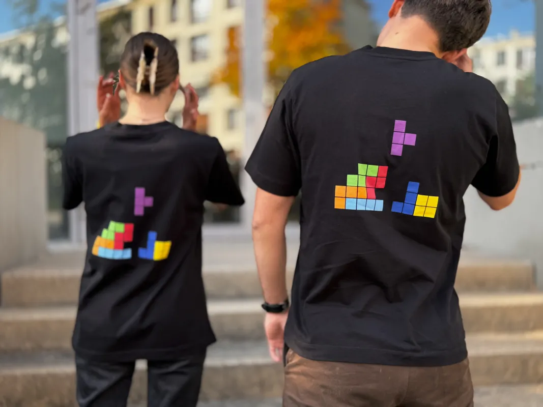 Vue 4 – T-shirt La Poste Tetris 